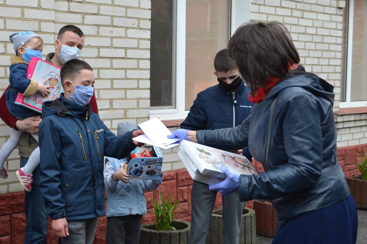 У Вінниці діти-сироти та діти, позбавлені батьківського піклування отримали подарунки до Дня захисту дітей