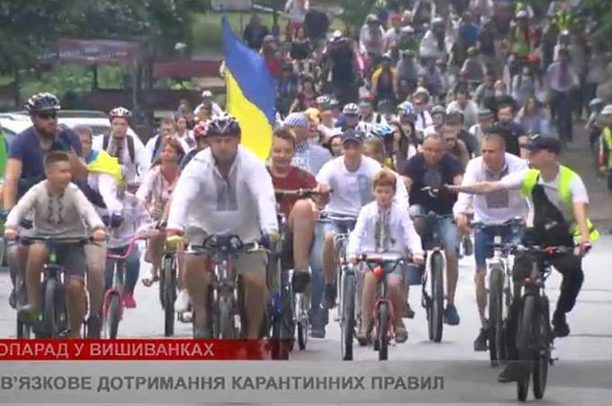 24 серпня у Вінниці відбувся традиційний велопарад у вишиванках