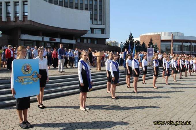 Майже півтори тисячі першокурсників ДонНу імені Василя Стуса склали урочисту присягу