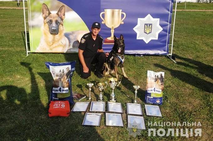 Вінницький поліцейський зі своїм чотирилапим напарником вибороли срібло на чемпіонаті кінологів