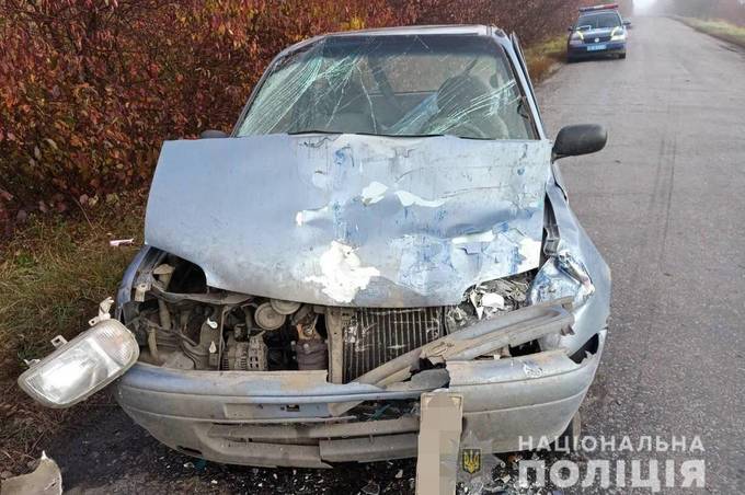 В Липовецькому районі легковик зіткнувся з пасажирським автобусом