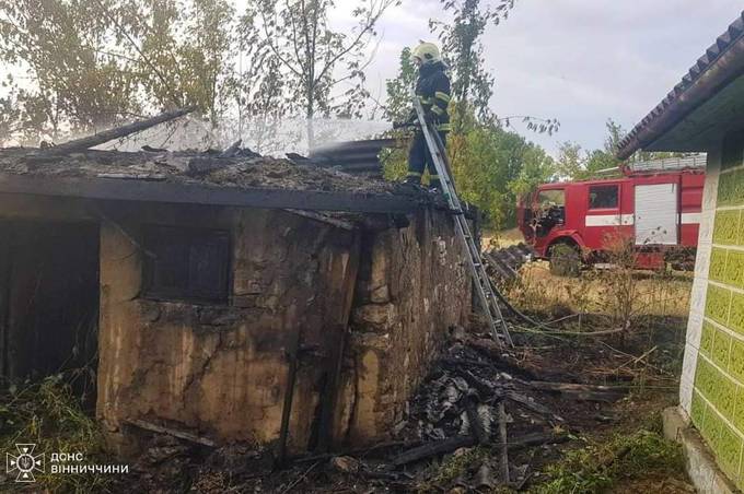 На Вінниччині через необережність з вогнем у приватному будинку сталася пожежа