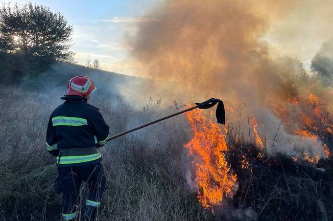 Рятувальники ДСНС на Вінниччині за добу ліквідували 21 пожежу (ФОТО)