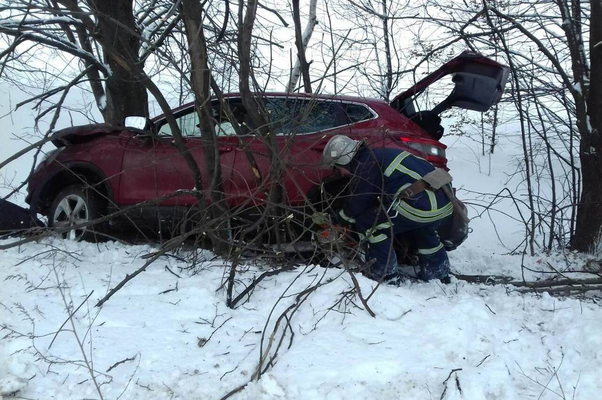 В Жмеринському районі перекинувся "Nissan" - викликали рятувальників