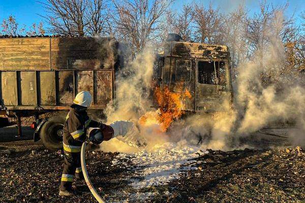 Пожежі у Вінницькій області: знищені будівлі, гектари вигорілої землі та згорілі авто