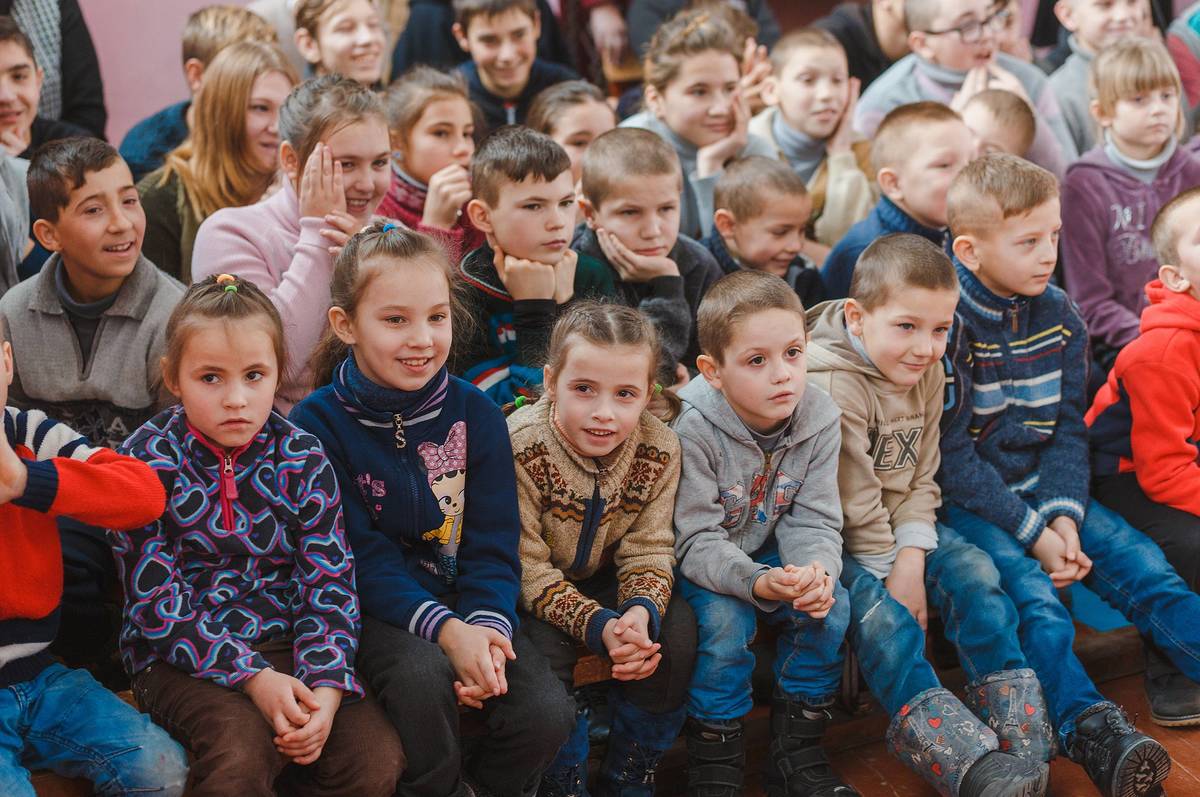 Діткам зі школи-інтернату передали подарунки, про які вони просили у своїх листах до Святого Миколая