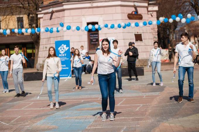 У Вінниці відбувся флешмоб «Діти дощу. Запали синім»