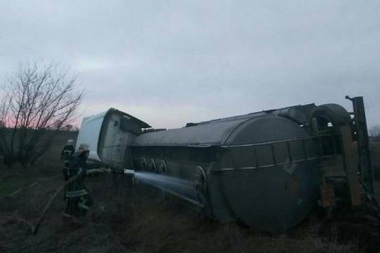 В Немирівському районі перекинулась автоцистерна з дизпаливом