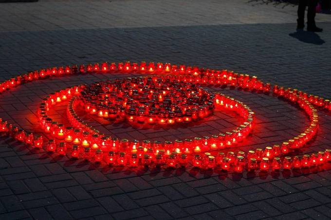 8 травня у Вінниці відбулась акція "Символ Перемоги" до Дня пам'яті та примирення 