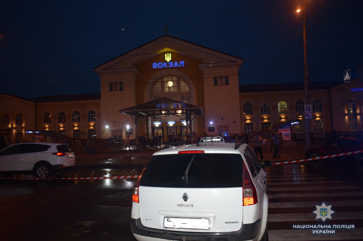 В салоні одного з вінницьких таксі пасажир виявив гранату