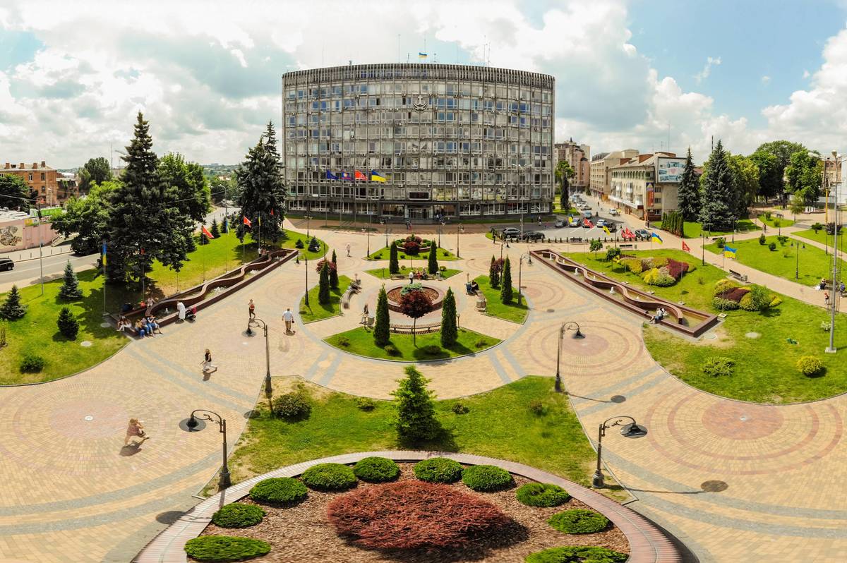 В муніципалітеті створюється відділ, який посилить контроль за паркуванням авто у невстановлених місцях