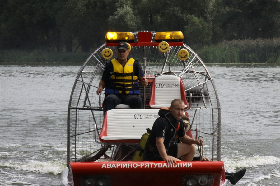 На вінницьких пляжах рятувальники провели показові навчання з порятунку людей 