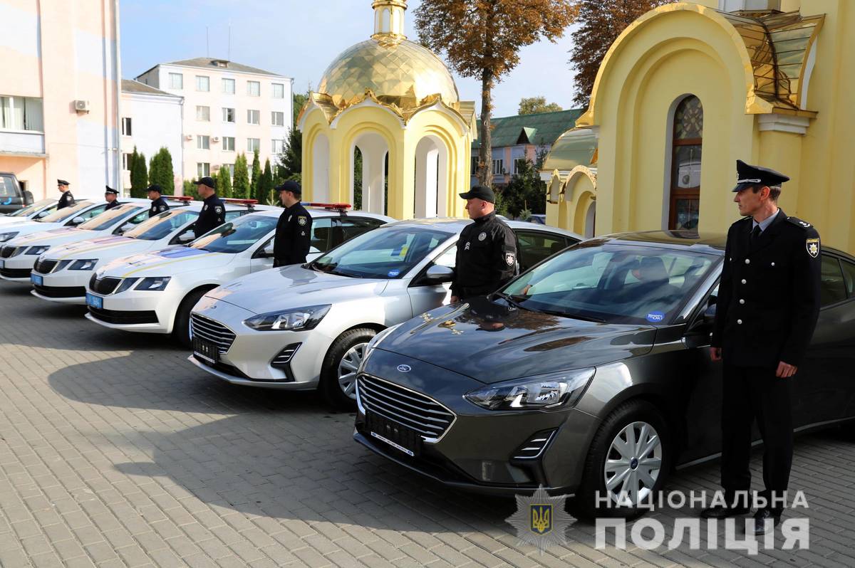 Вінницькі поліцейські отримали сім нових службових автомобілів 