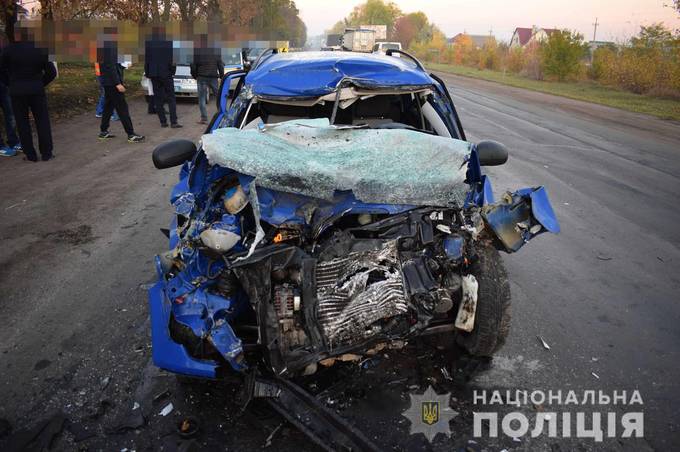 У Гайсині легковик "наздогнав" вантажівку. Водій легковика загинув