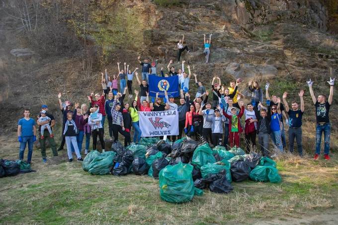 "Вінницькі вовки" разом з небайдужими вінничанами зібрали більше тонни сміття