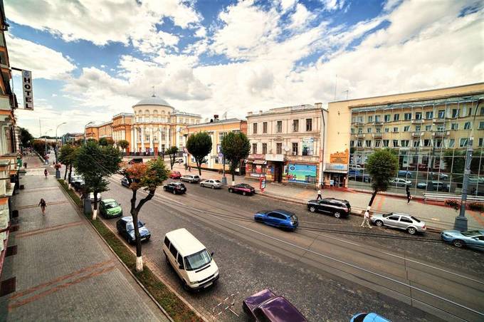 Нагадуємо, з 1 жовтня по Соборній обмежено рух для приватного автотранспорту