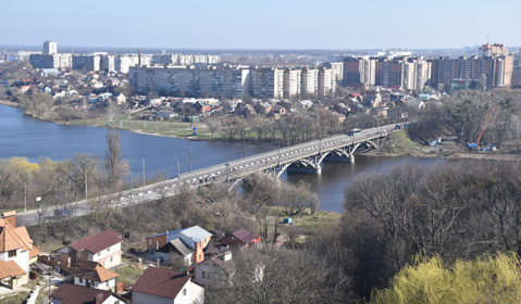 У суботу, 7 липня, буде перекрито рух транспорту через Київський міст