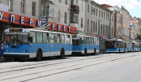 В центрі міста через обрив електролінії  зупинився громадський транспорт