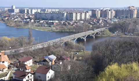 15-24 серпня буде перекрито рух транспорту через київський міст – асфальтуватимуть проїзджу частину