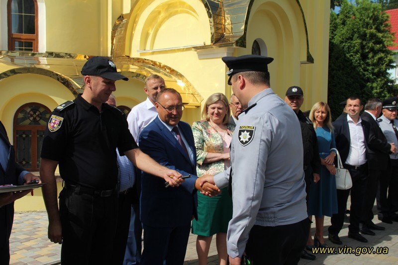 Вінницькі поліцейські отримали 9 нових автівок