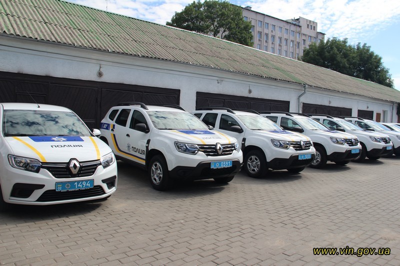 Вінницькі поліцейські отримали 9 нових автівок