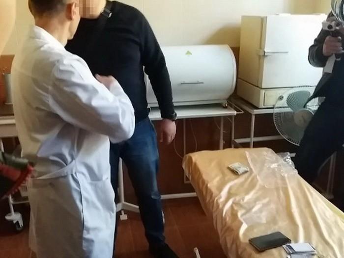 У Вінниці лікар одного з медзакладів вимагав 4 тис.доларів за оформлення довічної групи інвалідності