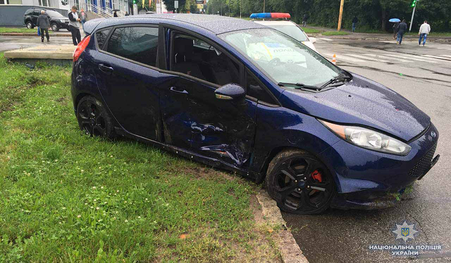 На Вишеньці зіткнулись дві автівки - є постраждалі