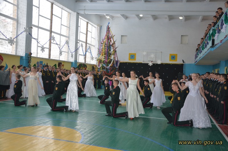 До Дня Святого Миколая учні тульчинського ліцею влаштували бал