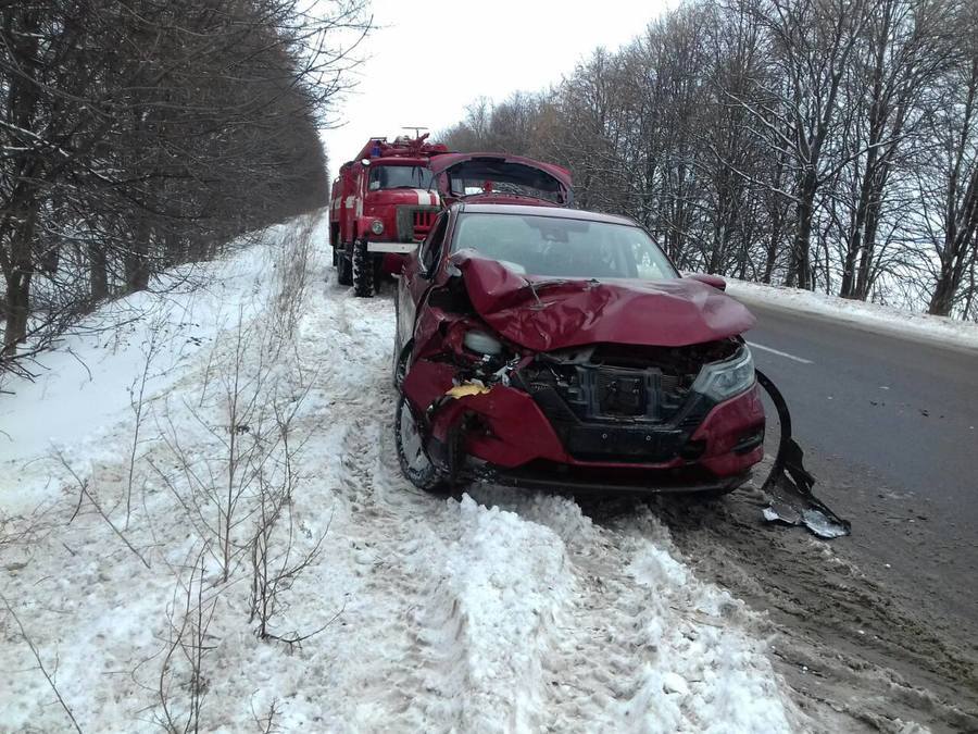 В Жмеринському районі перекинувся "Nissan" - викликали рятувальників