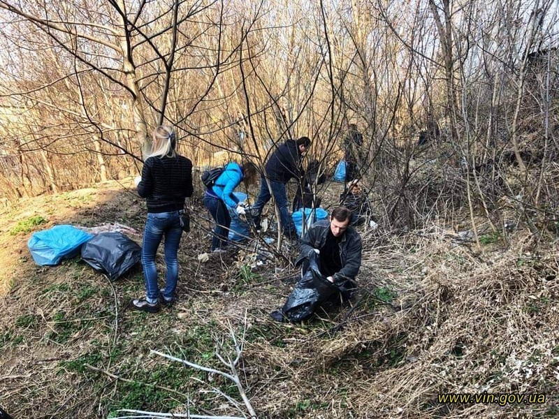 На Вінниччині триває акція з прибирання територій до Дня довкілля