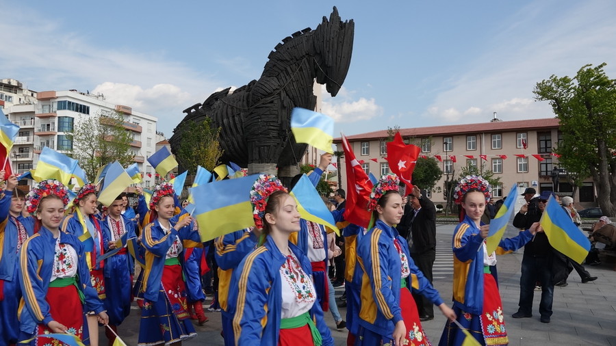 Вінницький ансамбль танцю «Радість» представляв Україну в Туреччині на фестивалі «Троя»