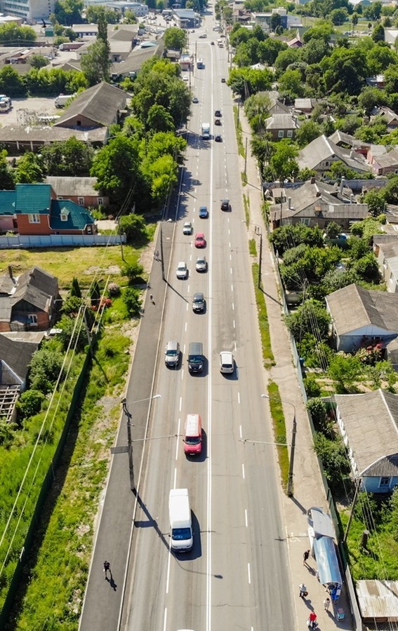 На Немирівському шосе оновлюють тротуари