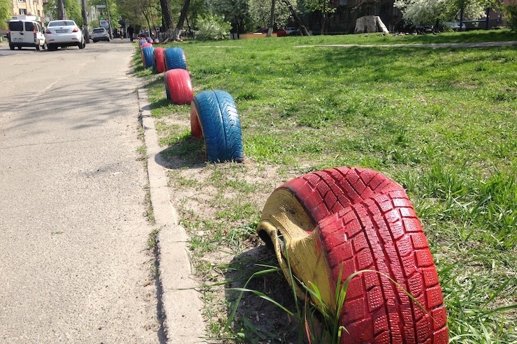 Куди вінничанам можна здати старі шини, люмінесцентні лампи та інший небезпечний непотріб