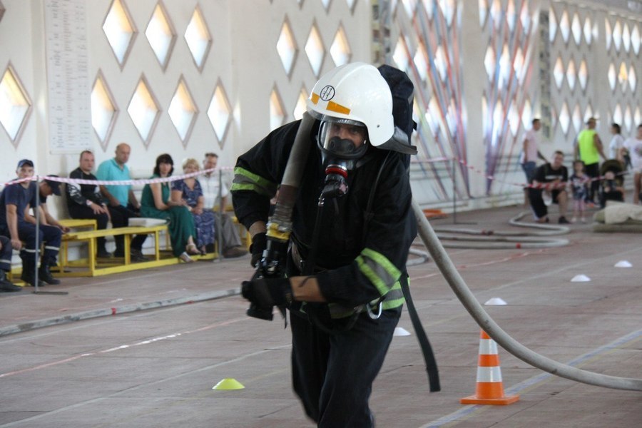 У Вінниці влаштували видовищний чемпіонат серед пожежників заради порятунку життя їхнього колеги