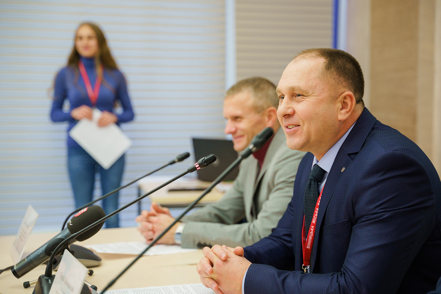 Вінницьких спортсменів, які здобули перемогу на світовій арені, привітали у міській раді