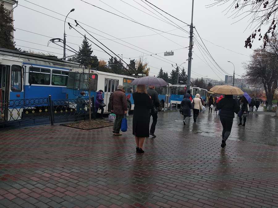 Масштабне ДТП на Центральному мосту: зранку у Вінниці зіштовхнулись одразу 4 іномарки