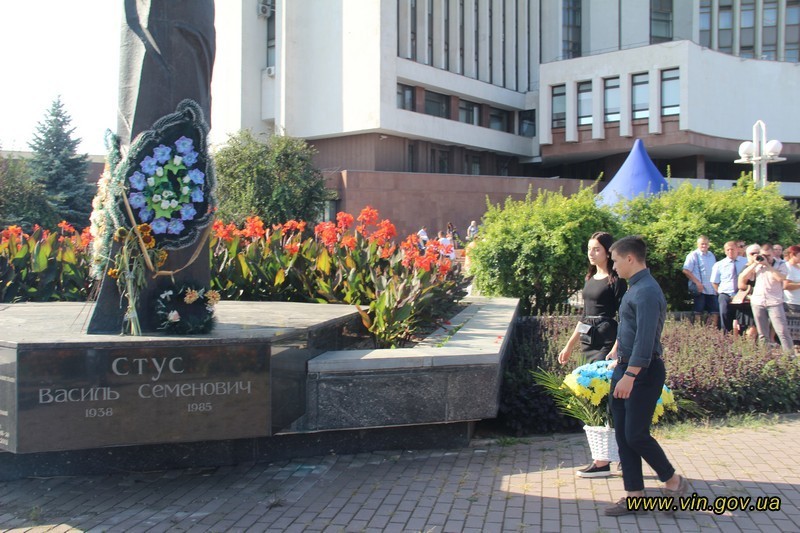 Майже півтори тисячі першокурсників ДонНу імені Василя Стуса склали урочисту присягу