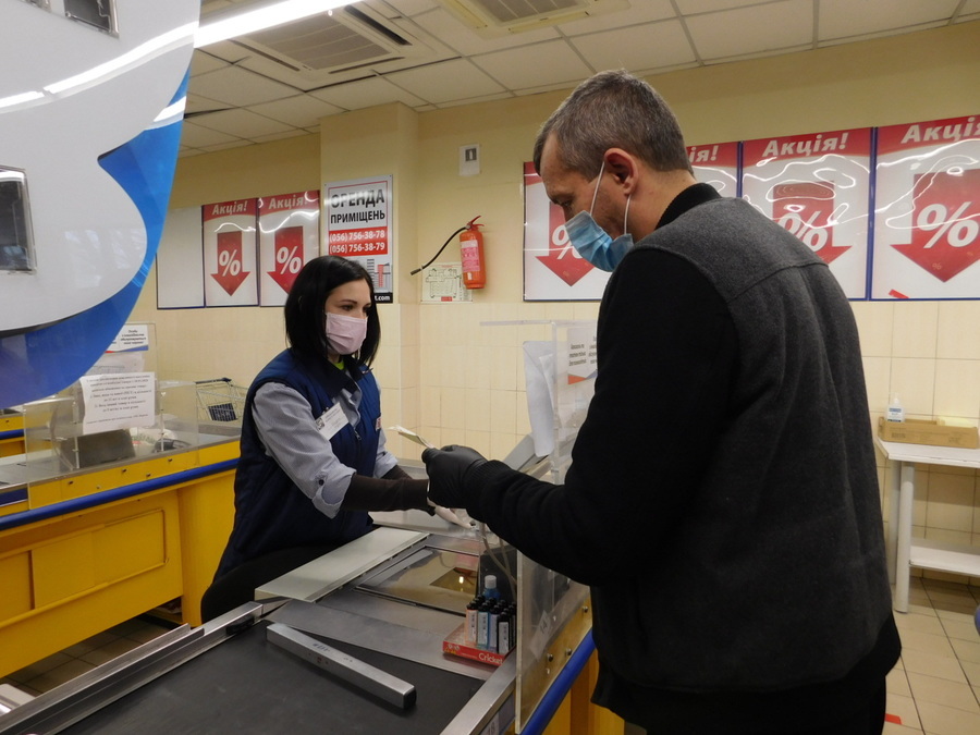 Як вінничани допомагають пенсіонерам під час карантину. Фоторепортаж 